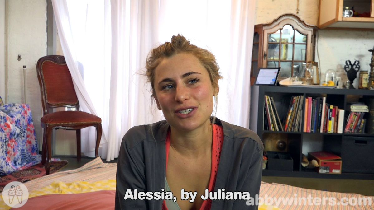 Alessia & Juliana / Friends spanking bums